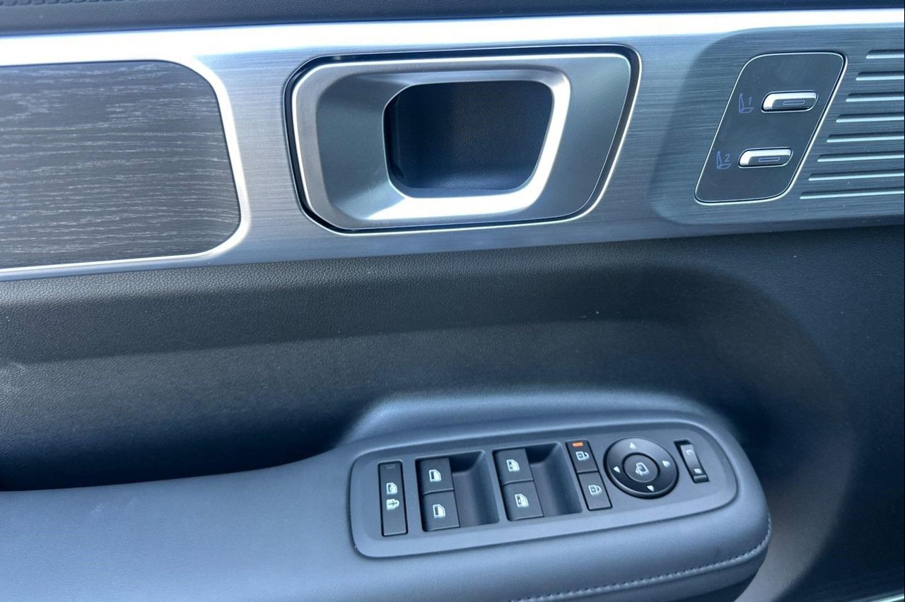2025 Hyundai Santa Fe Limited photo 11