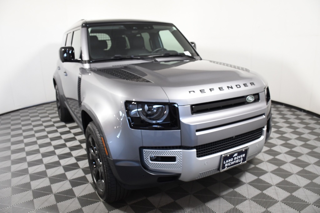 2023 Land Rover Defender 110 SE photo 9