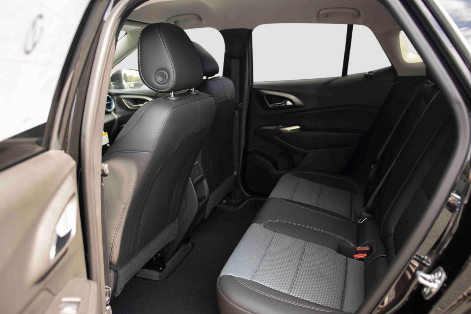 2025 Chevrolet Trax LT photo 19