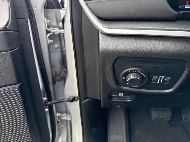 2023 Jeep Grand Cherokee Altitude photo 14