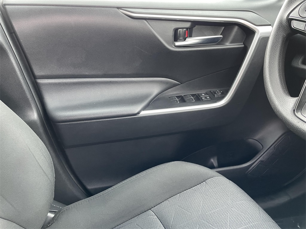 2022 Toyota RAV4 XLE photo 17