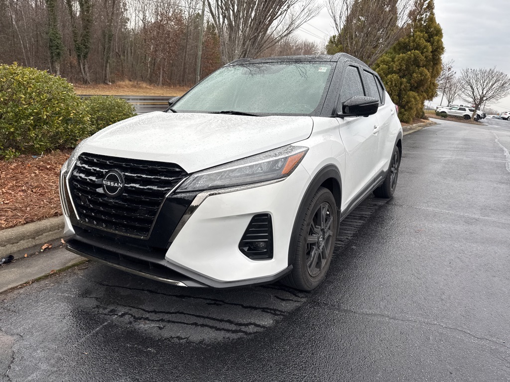 2023 Nissan Kicks SR