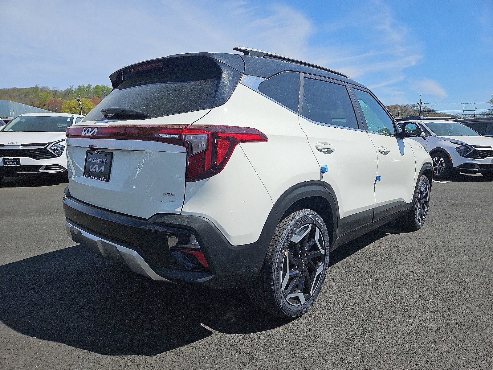 2025 Kia Seltos SX photo 4