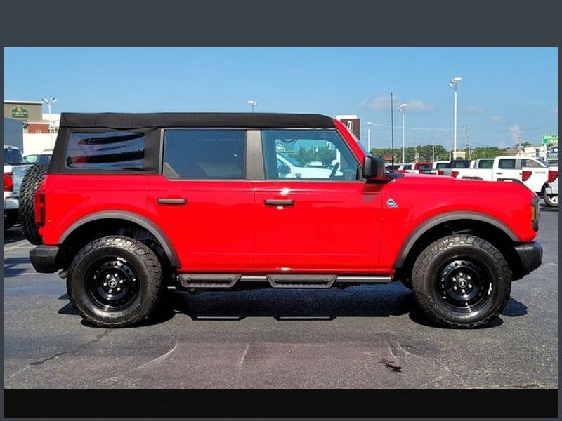 2023 Ford Bronco Black Diamond photo 2
