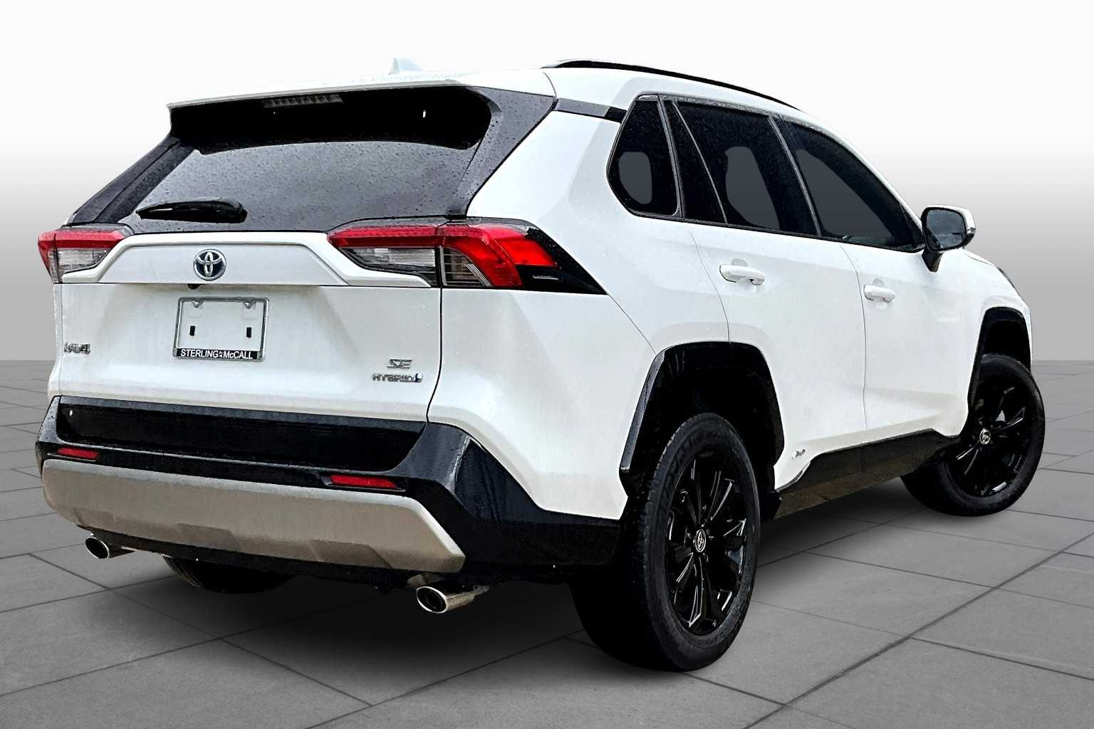 2024 Toyota RAV4 Hybrid SE photo 12