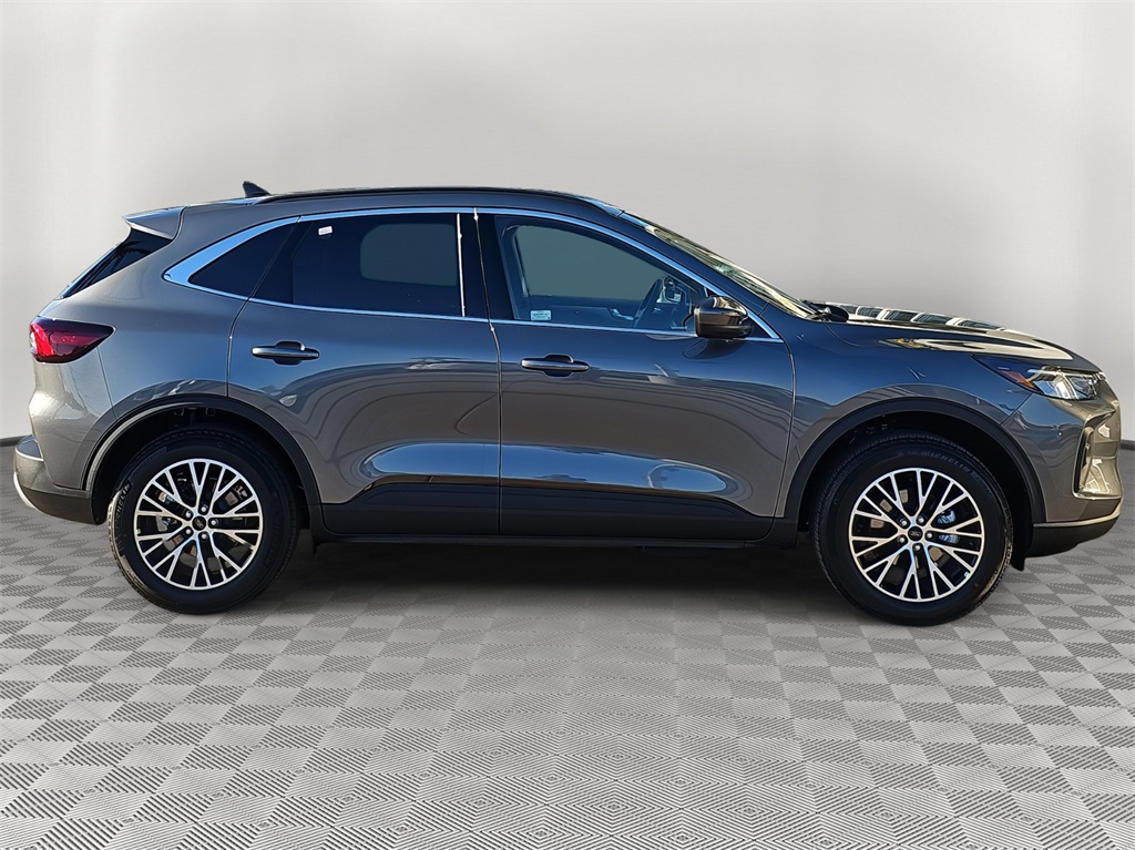2025 Ford Escape Plug-In Hybrid photo 2