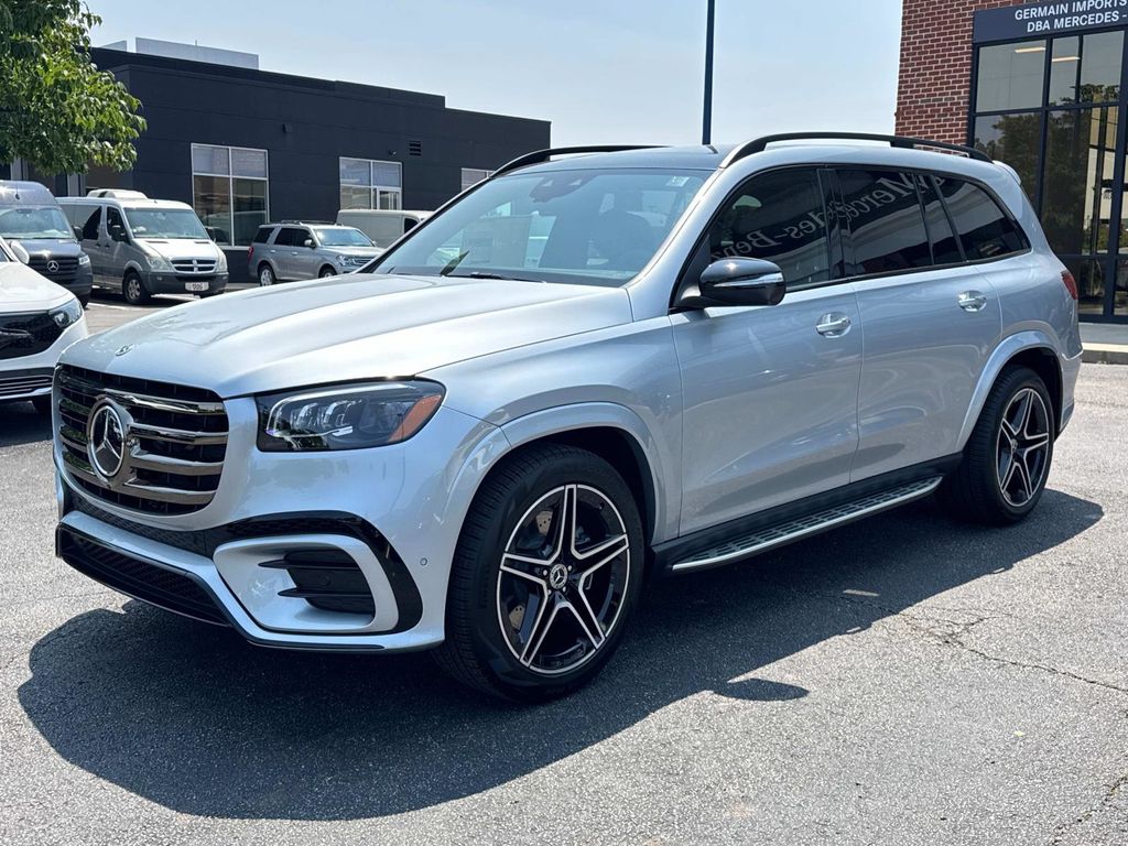 2025 Mercedes Benz GLS 450 4MATIC photo 3