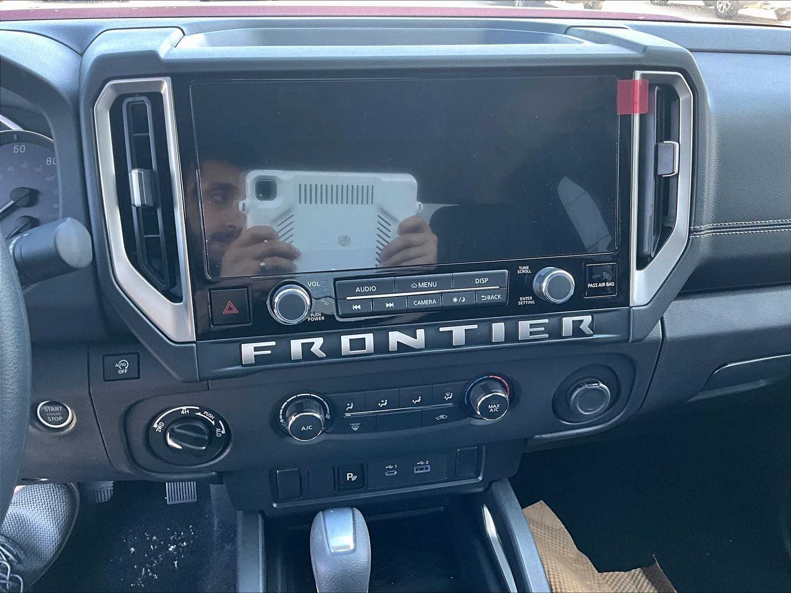 2025 Nissan Frontier SV photo 14