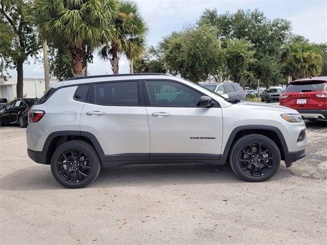 2025 Jeep Compass Latitude photo 4