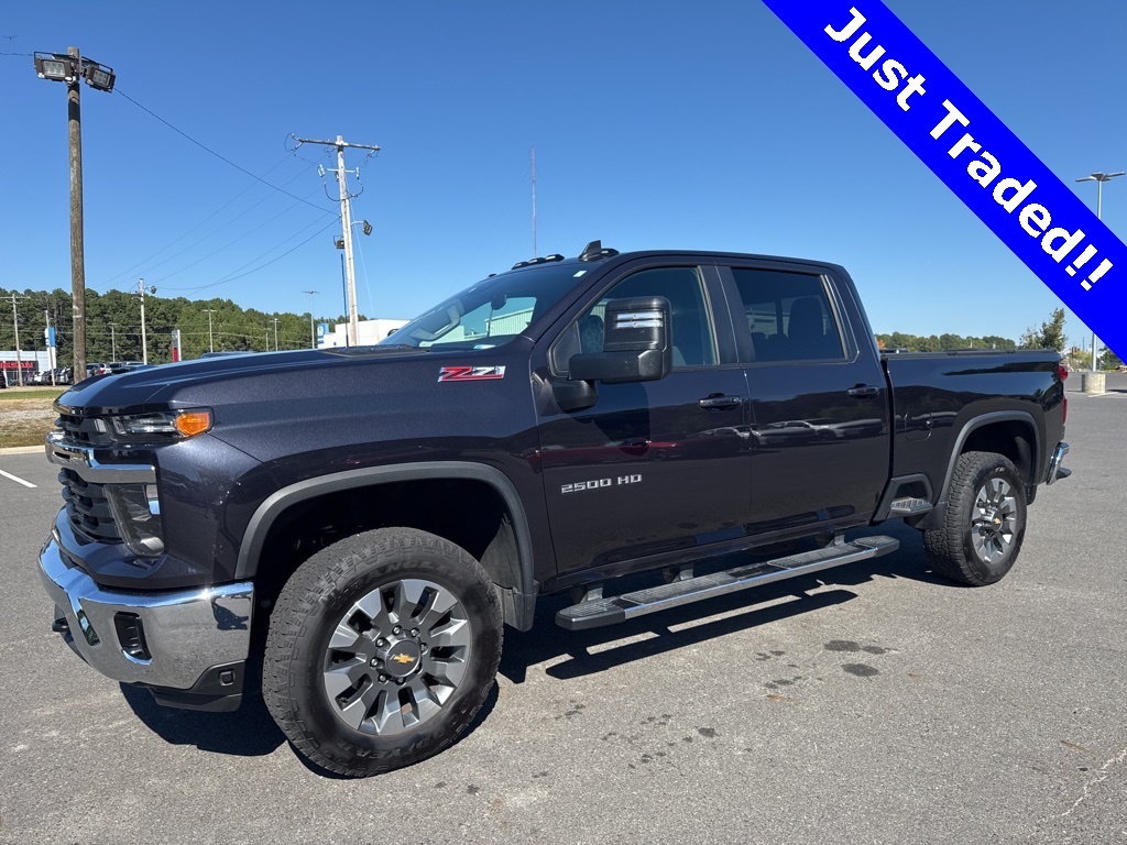 2024 Chevrolet Silverado 2500HD LT photo 2
