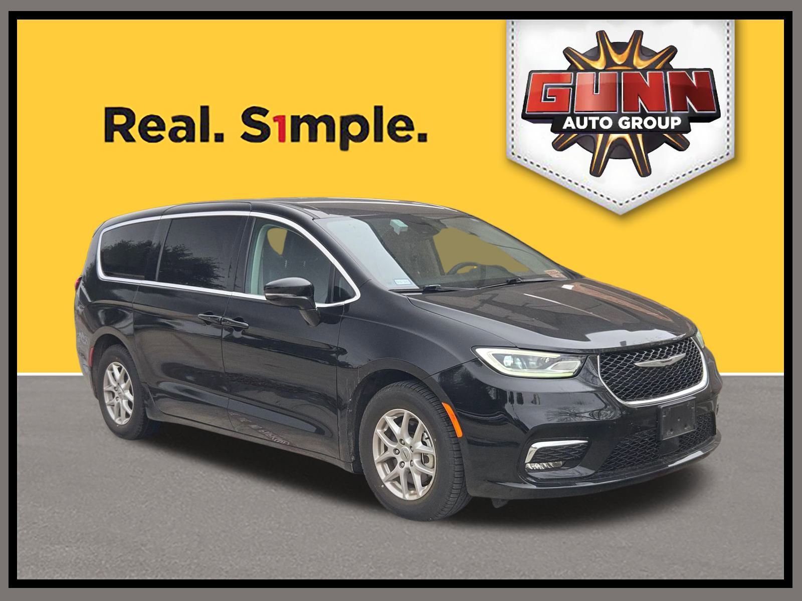 2024 Chrysler Pacifica Touring L's photo