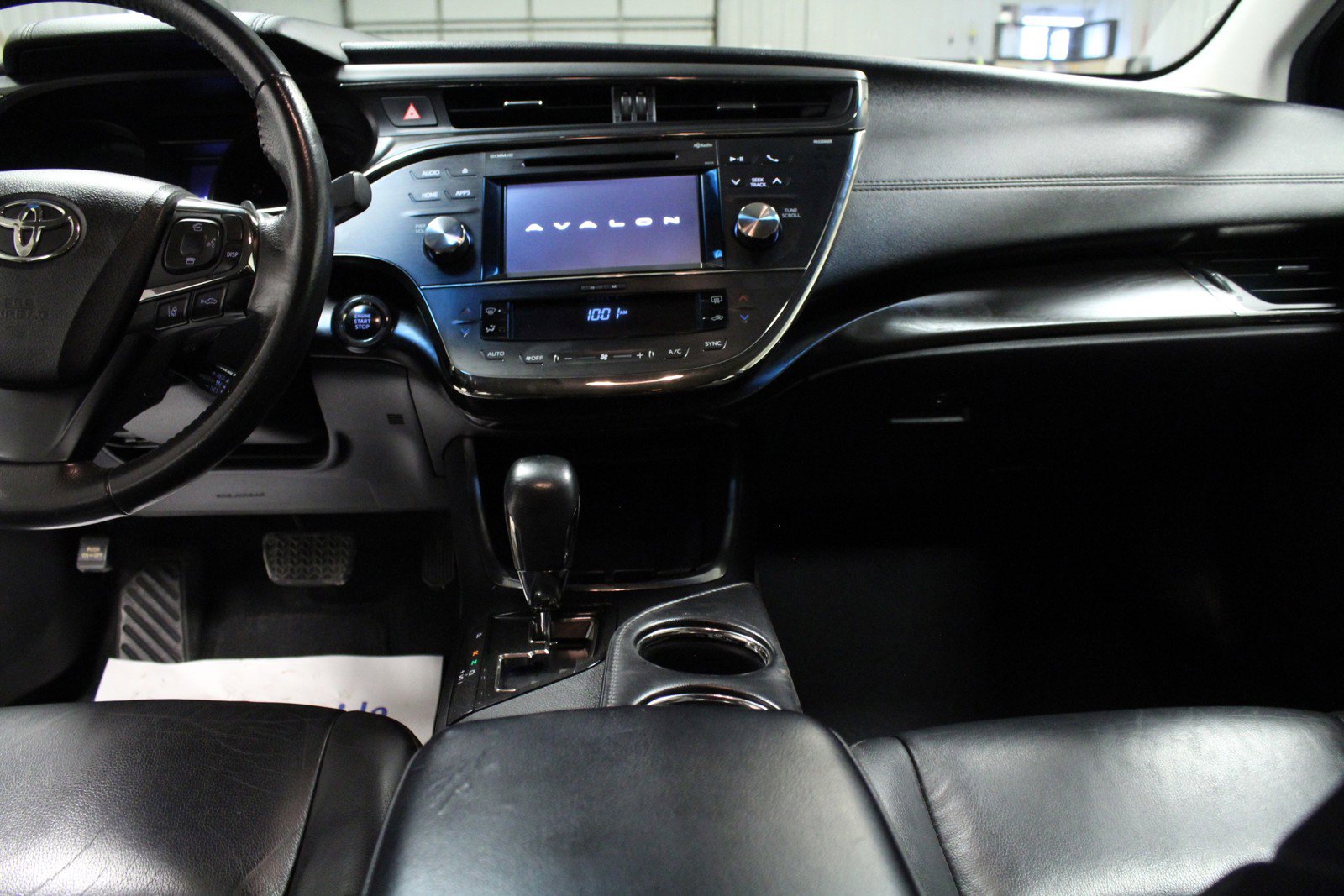 2018 Toyota Avalon Limited photo 16