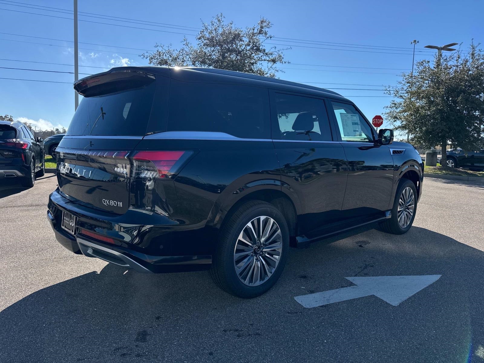 2025 Infiniti QX80 Luxe photo 4
