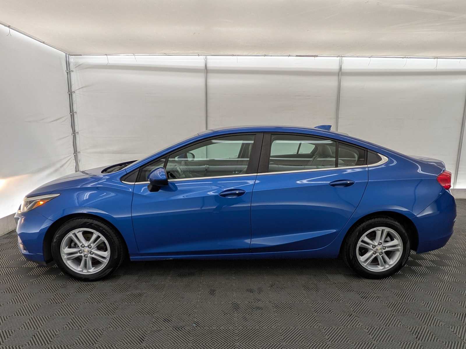 2016 Chevrolet Cruze LT photo 3