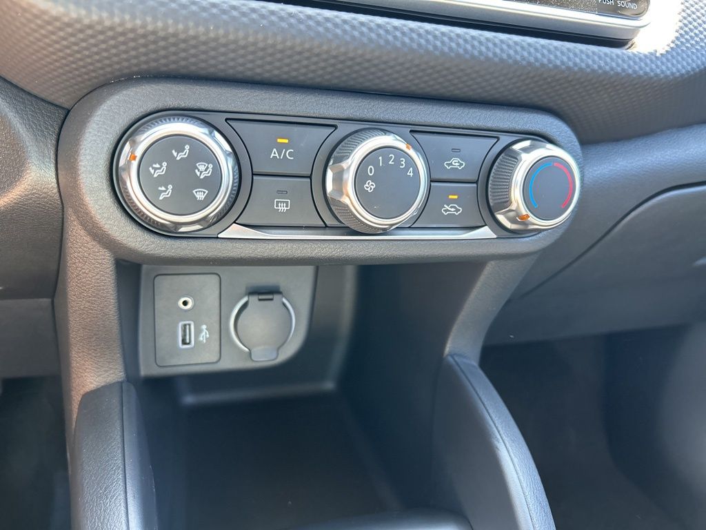2025 Nissan Kicks Play S photo 23