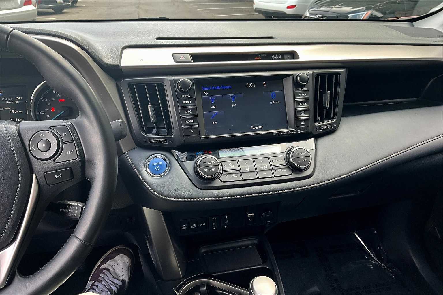 2018 Toyota RAV4 Hybrid Limited photo 6