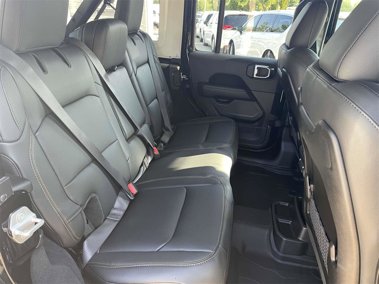 2025 Jeep Wrangler Sahara photo 24