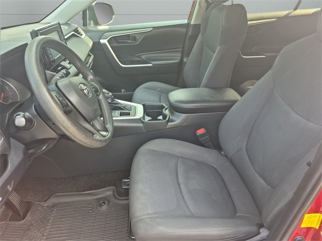 2019 Toyota RAV4 LE photo 23
