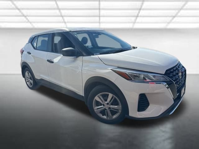 2022 Nissan Kicks S's photo