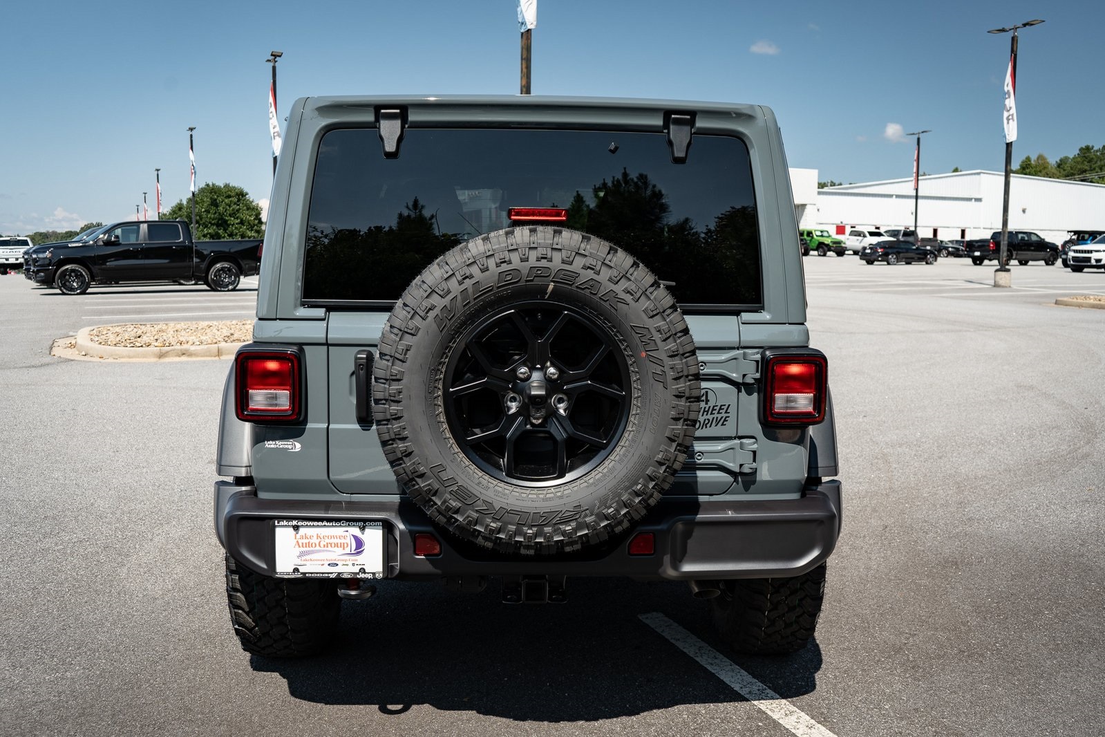 2025 Jeep Wrangler Willys photo 8