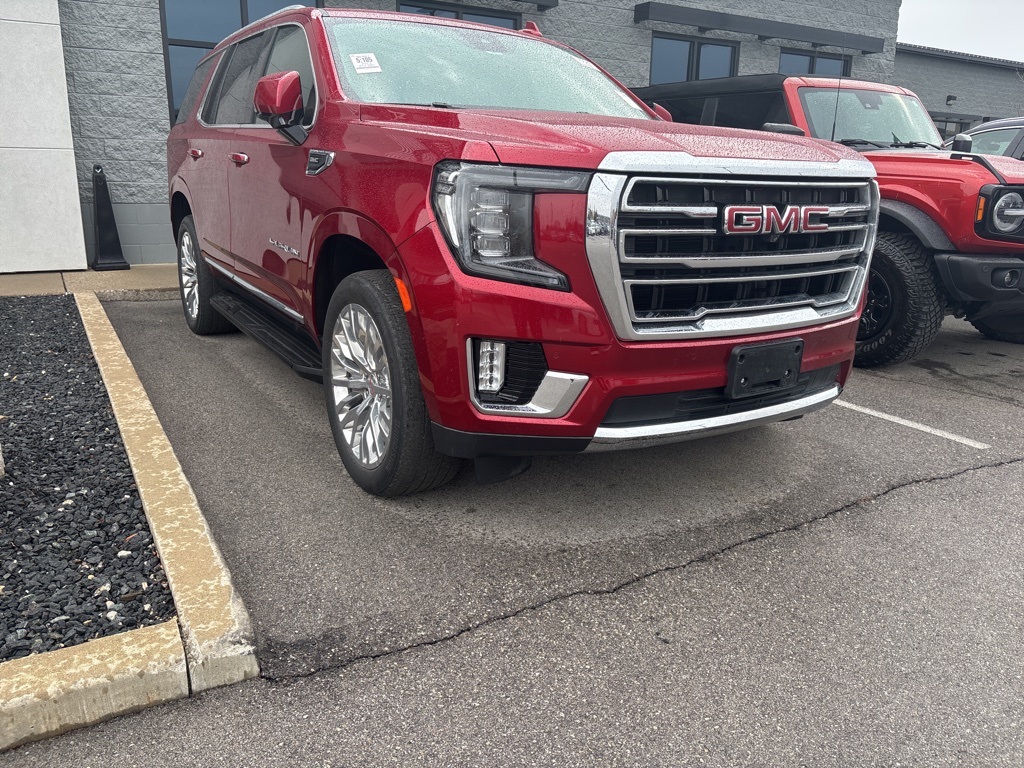 2023 GMC Yukon SLT's photo