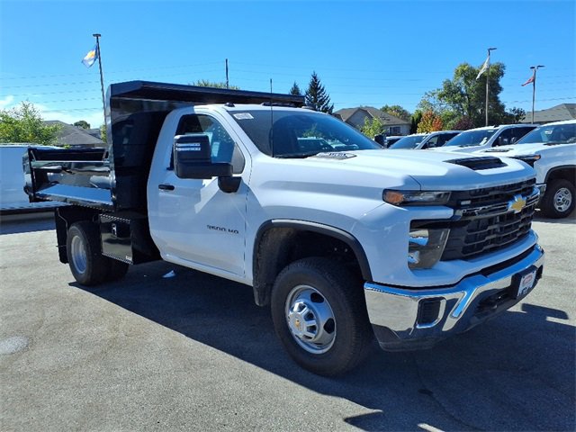 2025 Chevrolet Silverado 3500HD Work Truck photo 2