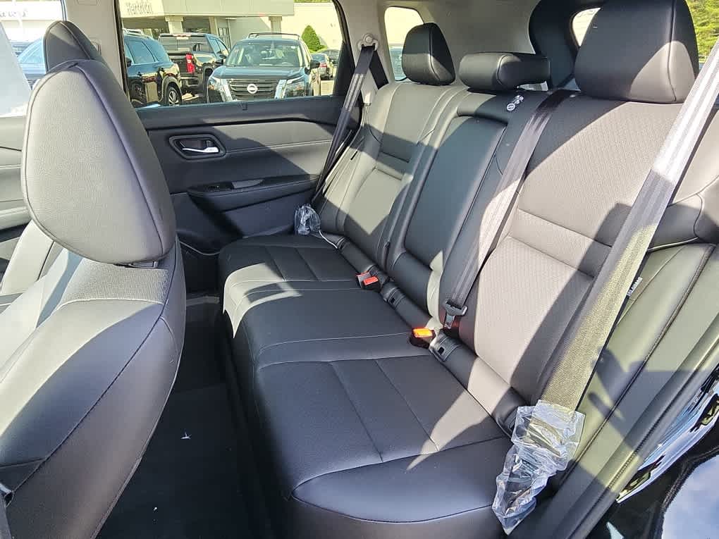 2026 Nissan Rogue SV photo 3