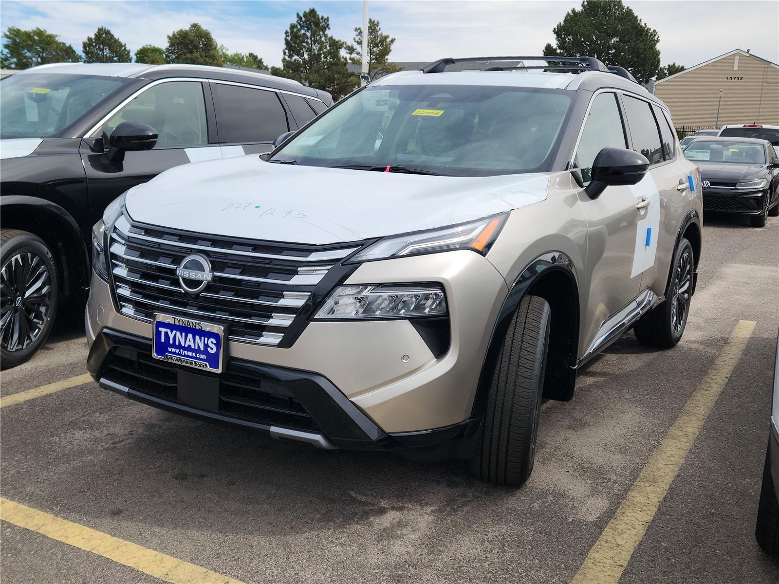 2026 Nissan Rogue Platinum photo 2