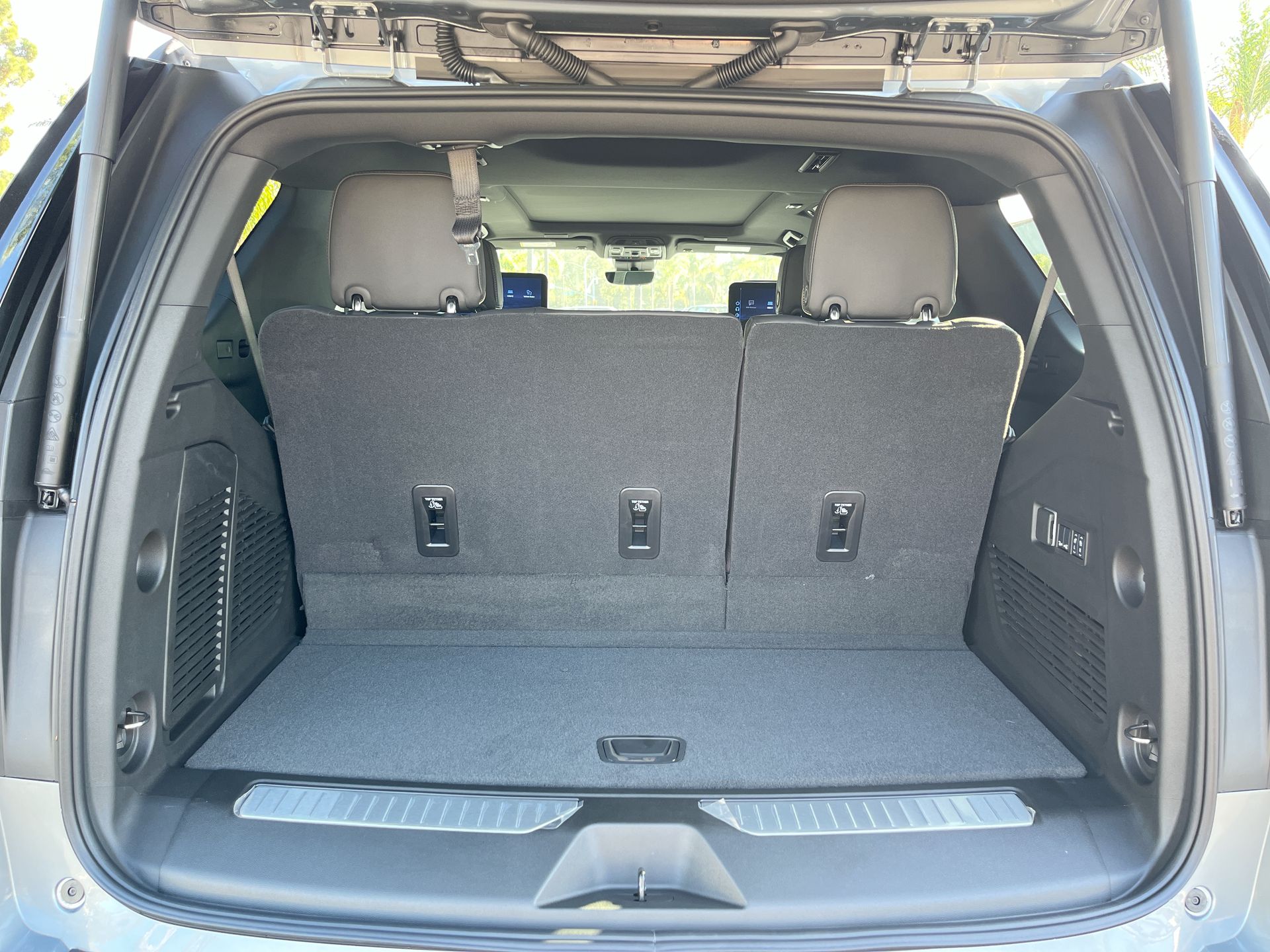 2025 Chevrolet Tahoe Premier photo 25