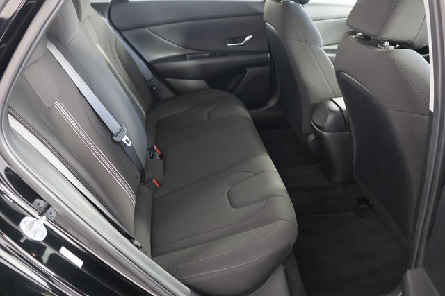 2023 Hyundai Elantra SEL photo 18