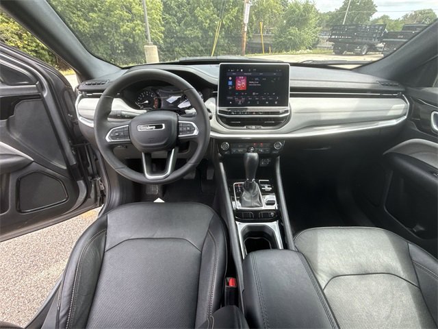 2023 Jeep Compass Limited photo 9