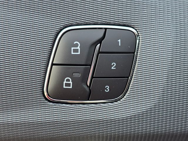 2025 Ford Explorer ST-Line photo 7