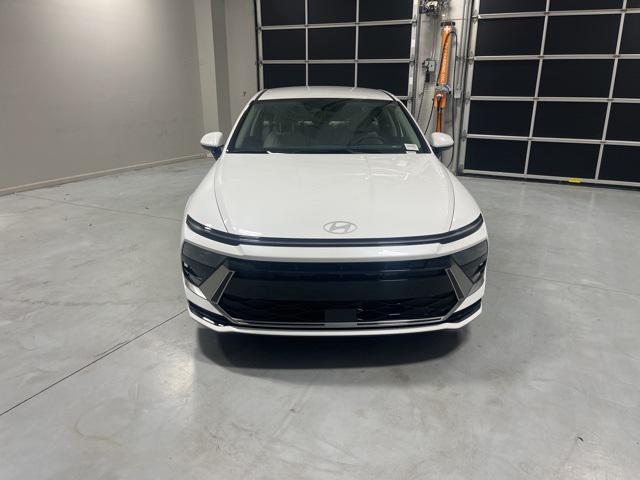 2026 Hyundai Sonata SEL Sport photo 2