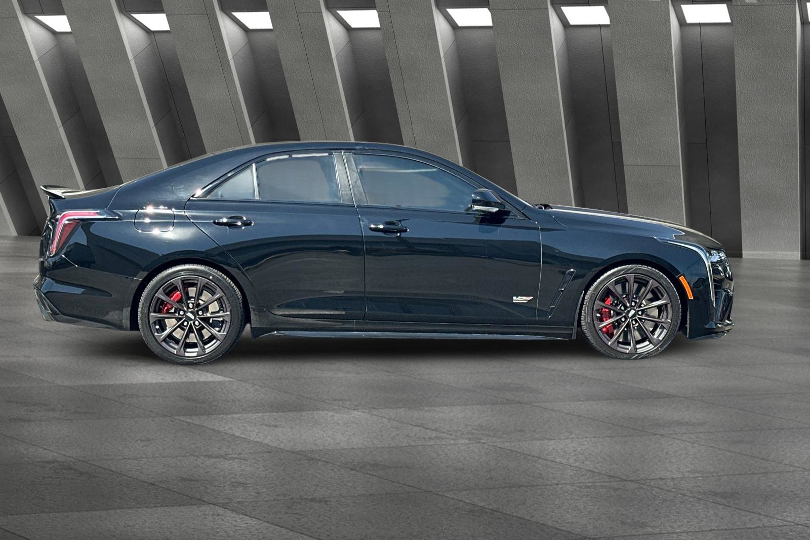 2024 Cadillac CT4 photo 2
