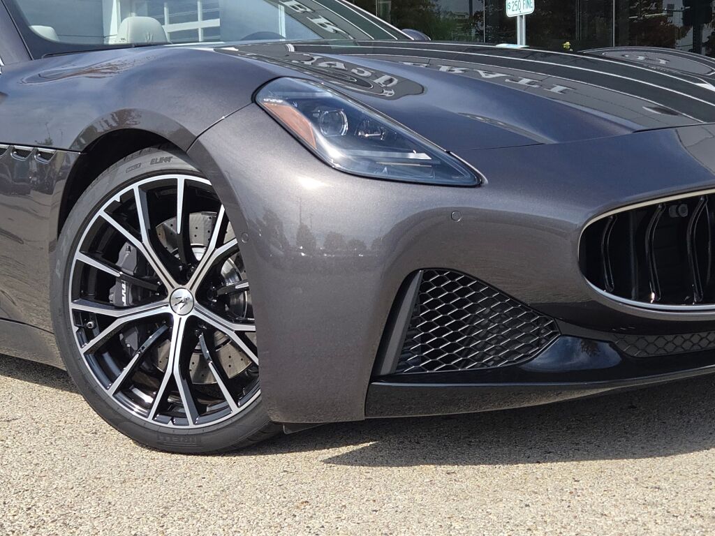2026 Maserati Grancabrio photo 4