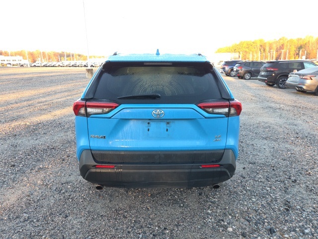 2019 Toyota RAV4 LE photo 4
