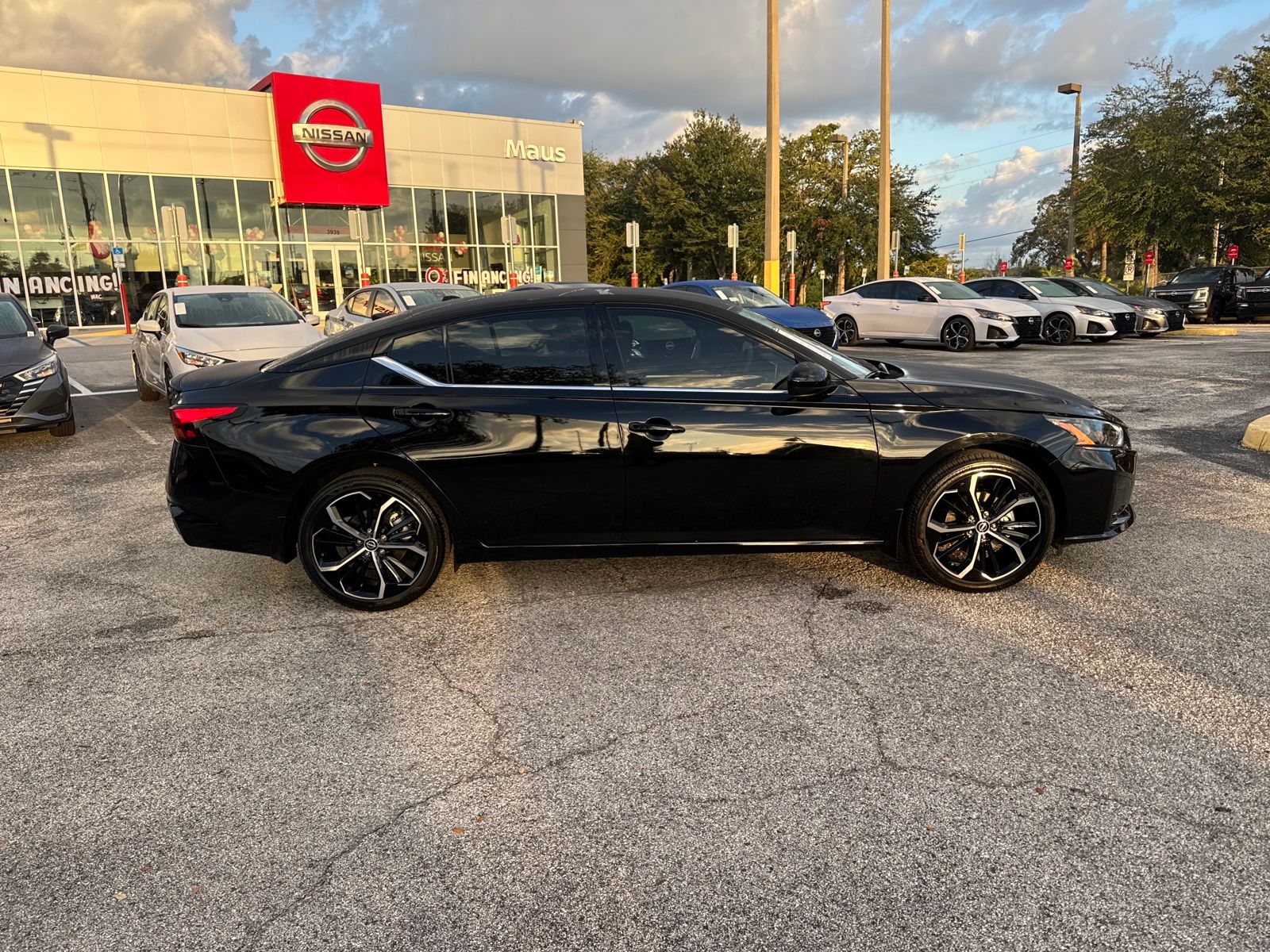 2025 Nissan Altima 2.5 SR photo 4