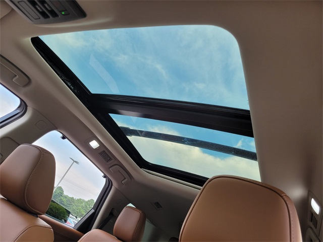 2025 Nissan Pathfinder Platinum photo 9