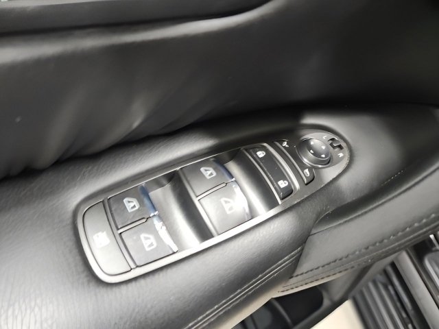 2022 Nissan Armada SV photo 15