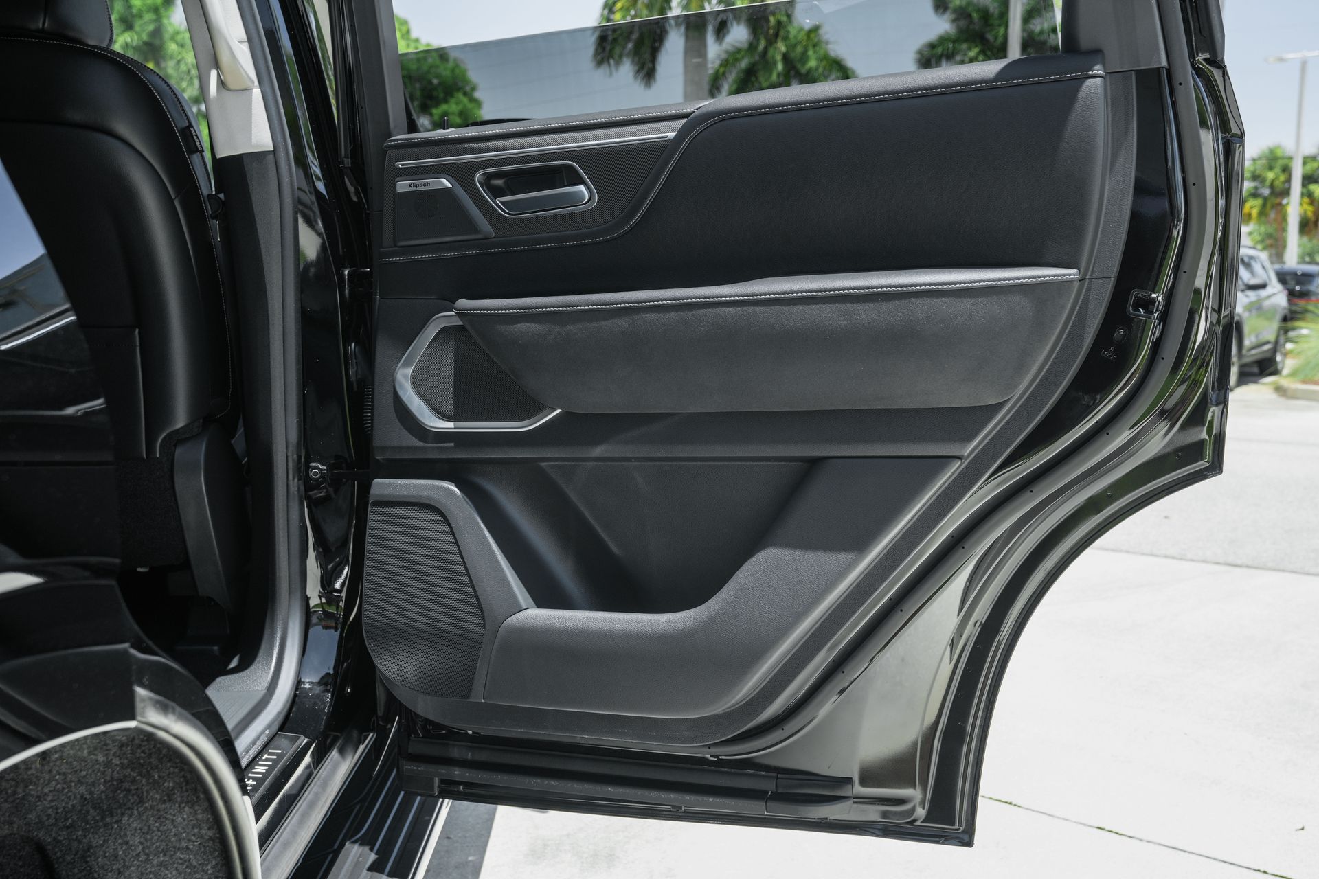 2025 Infiniti QX80 Luxe photo 28