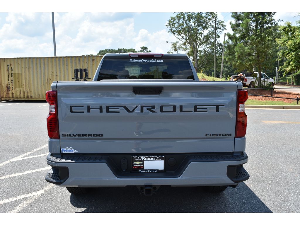 2025 Chevrolet Silverado 1500 Custom photo 3