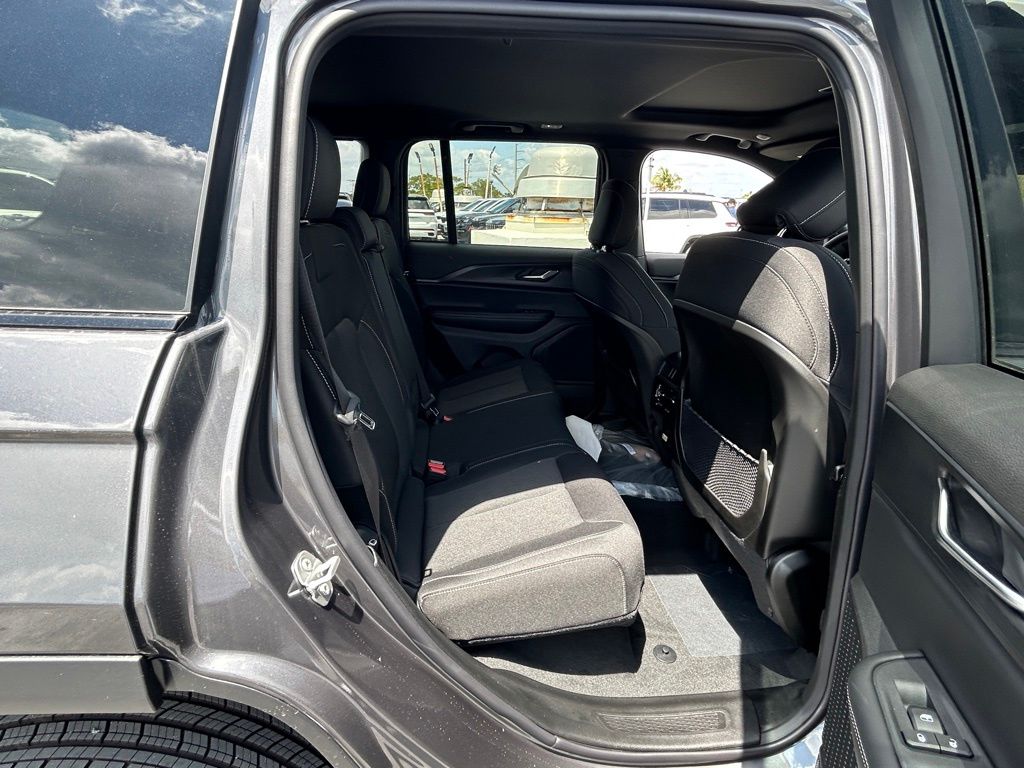 2025 Jeep Grand Cherokee Laredo X photo 20