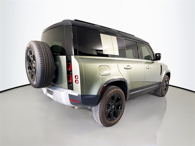 2025 Land Rover Defender 110 S photo 2