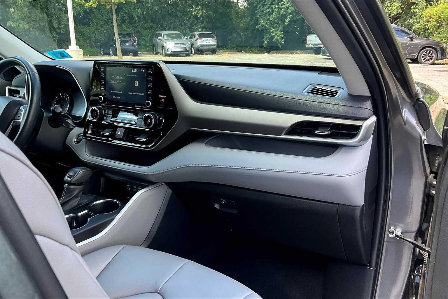2022 Toyota Highlander XLE photo 18
