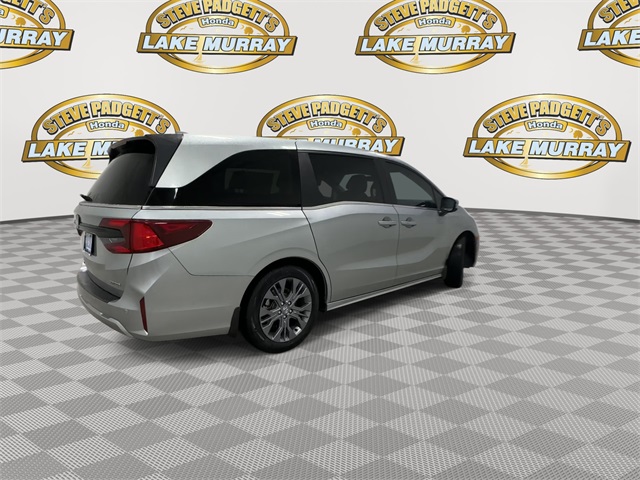 2025 Honda Odyssey Touring photo 3