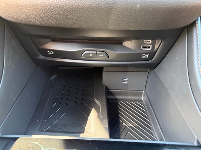2026 Chrysler Pacifica Pinnacle photo 17
