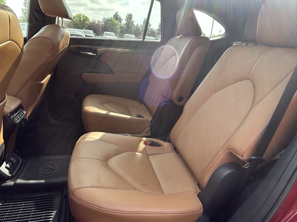 2022 Toyota Highlander Hybrid Platinum photo 26