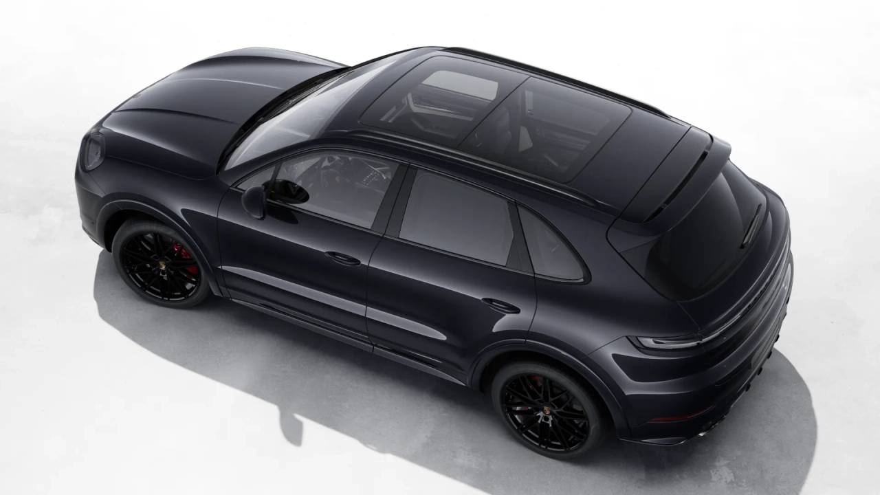 2026 Porsche Cayenne GTS photo 2