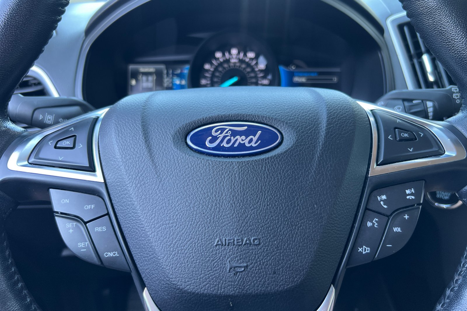 2023 Ford Edge SEL photo 18