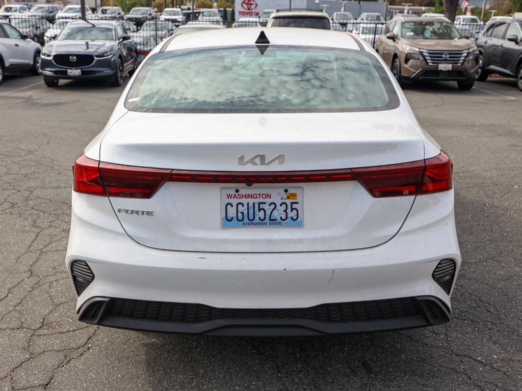 2024 Kia Forte LXS photo 3